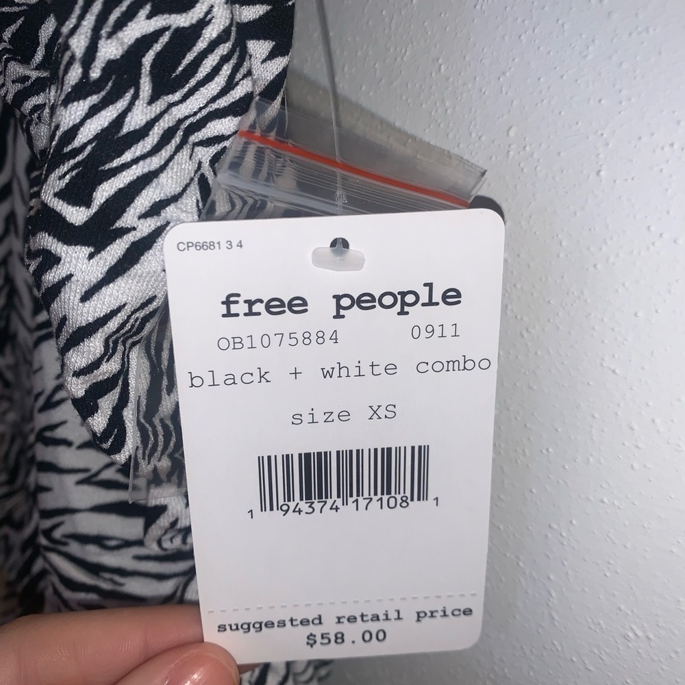 NWT FREE PEOPLE Coco white and black tank - Picture 10 of 10